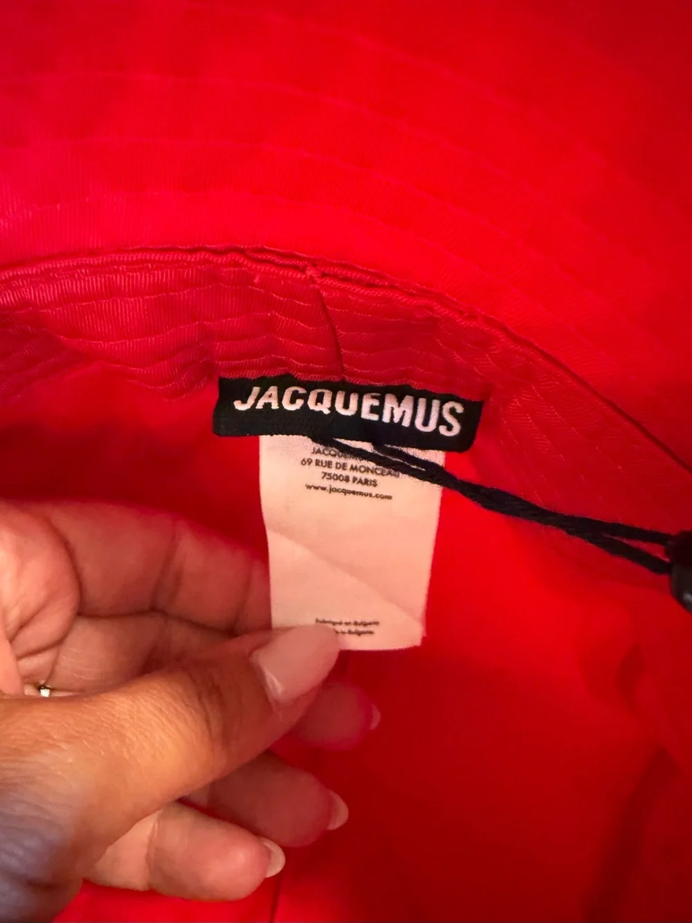 Jacquemus description bucket